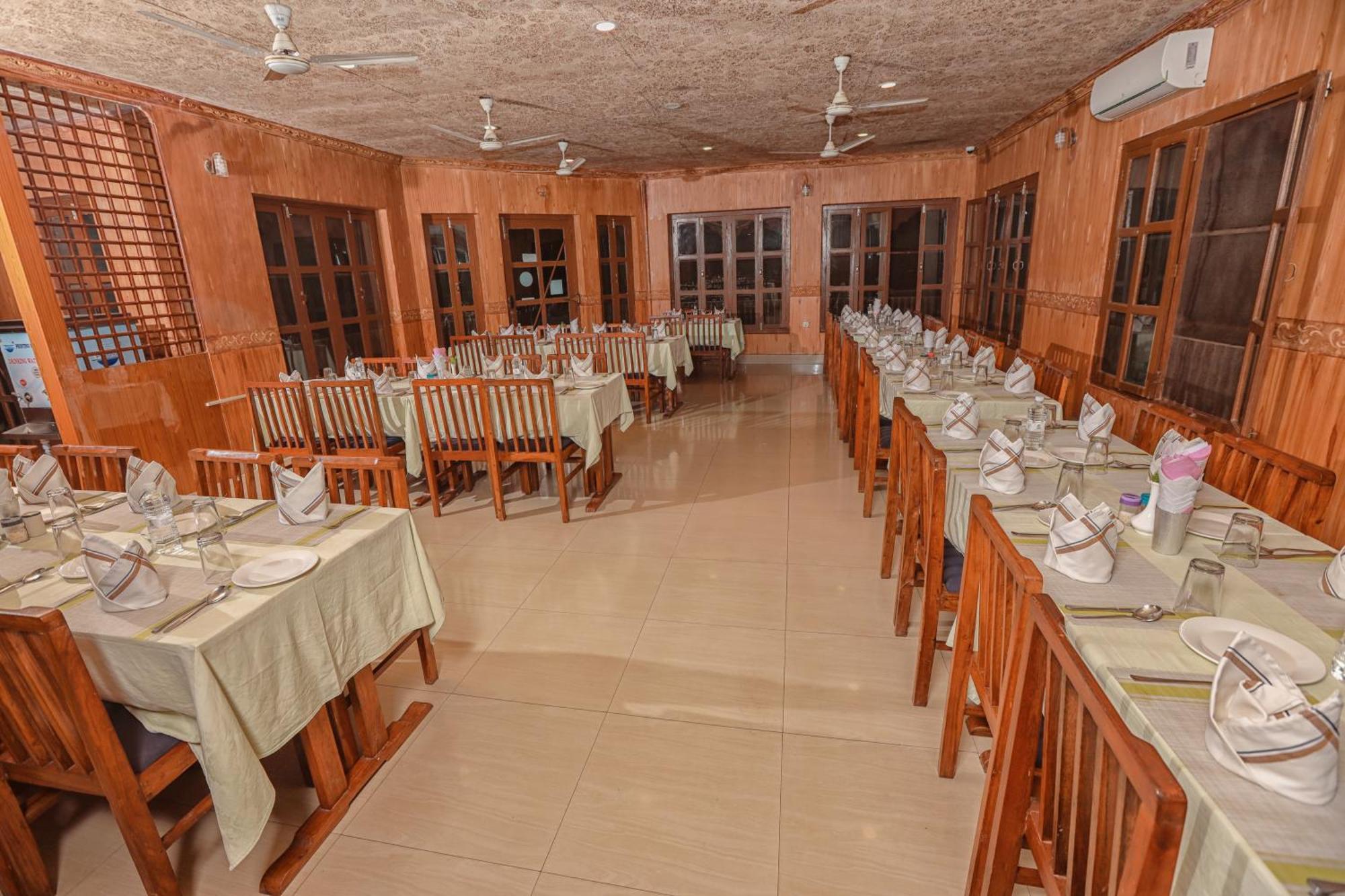 Hotel Wildlife Camp Саураха Екстер'єр фото