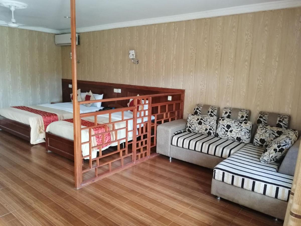 Hotel Wildlife Camp Саураха Екстер'єр фото