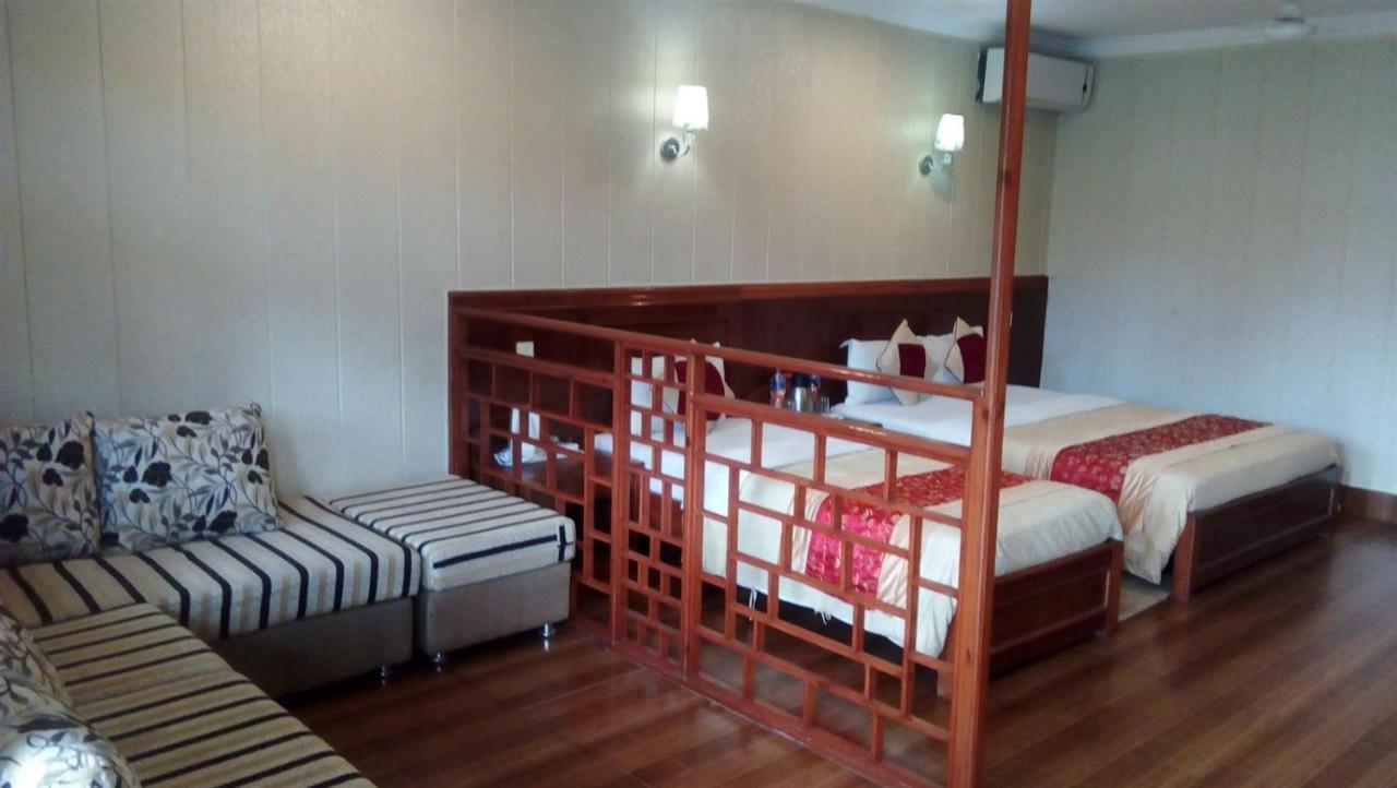 Hotel Wildlife Camp Саураха Екстер'єр фото